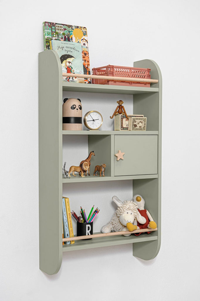 Cozy Leni - LOTTA | Bücherregal mit 4 Ebenen und einer Tür | Salbei-Grün - Bücherregale & Bücherschränke